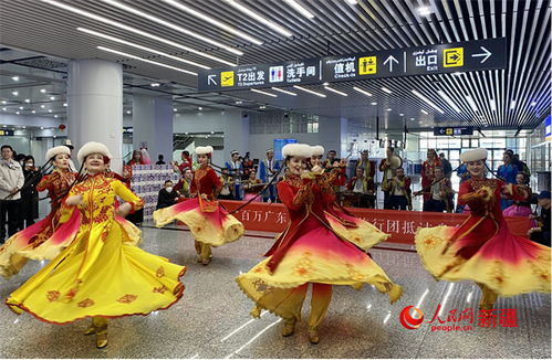 百万广东人游新疆 首航团抵乌 开启8天 丝路 之旅